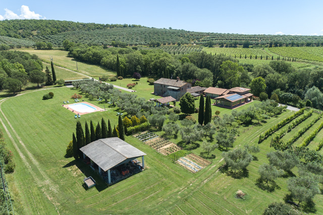 Photogallery – La Sosta di Annibale: farmhouse with swimming pool between Cortona and Lake Trasimeno